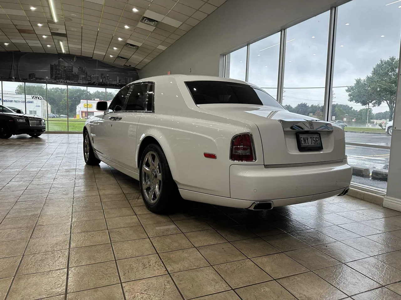 White Rolls Royce Phantom exterior, photo 4 for rolls royce phantom rental